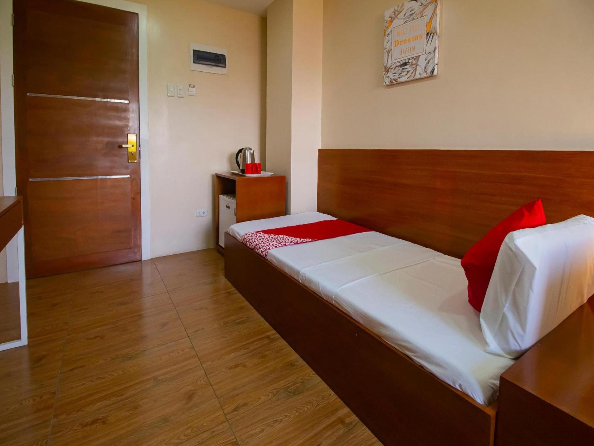 Super Oyo 832 The Teepee Place Hostel & Residence Inn Cebu Exterior photo