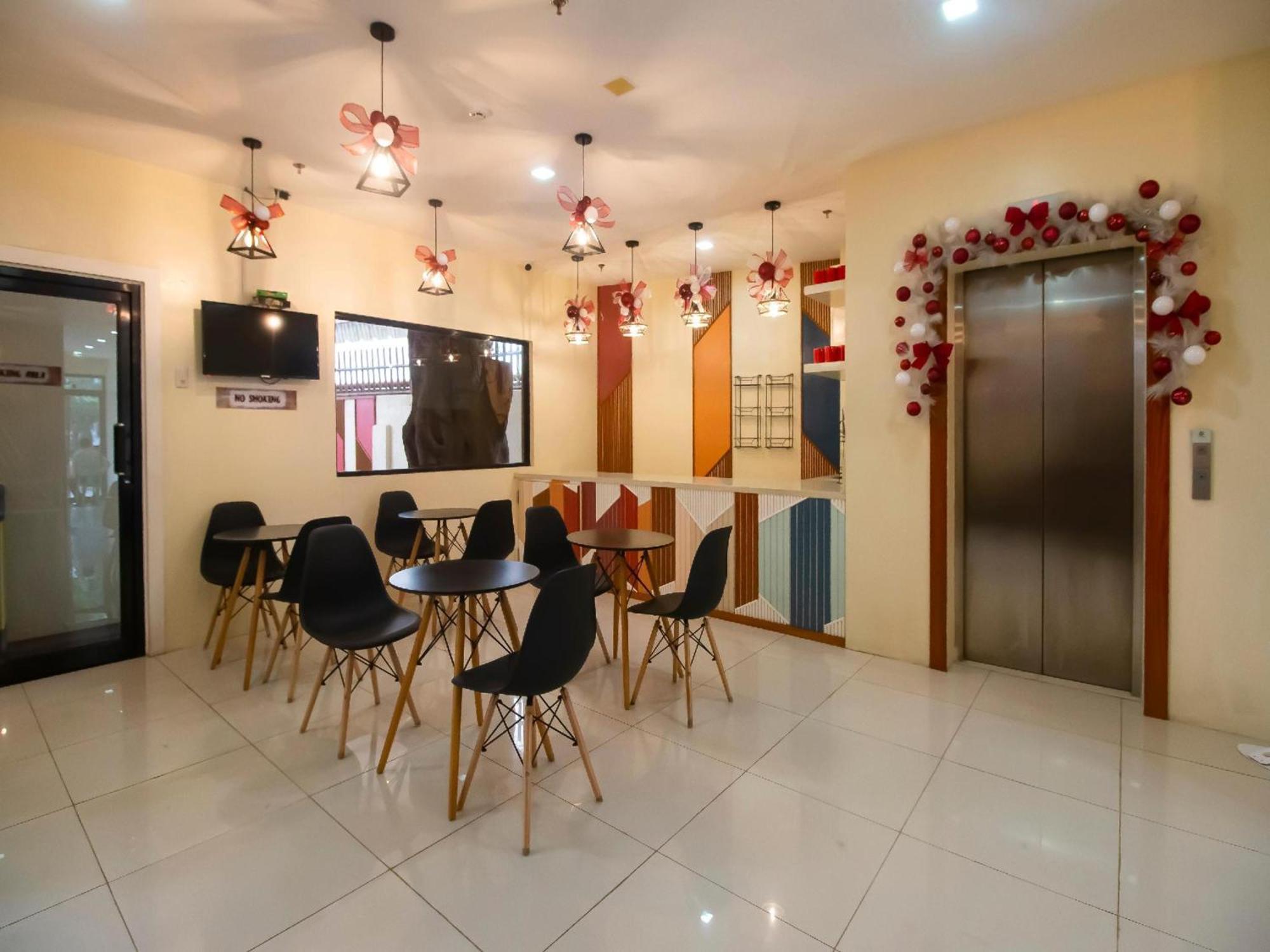 Super Oyo 832 The Teepee Place Hostel & Residence Inn Cebu Exterior photo