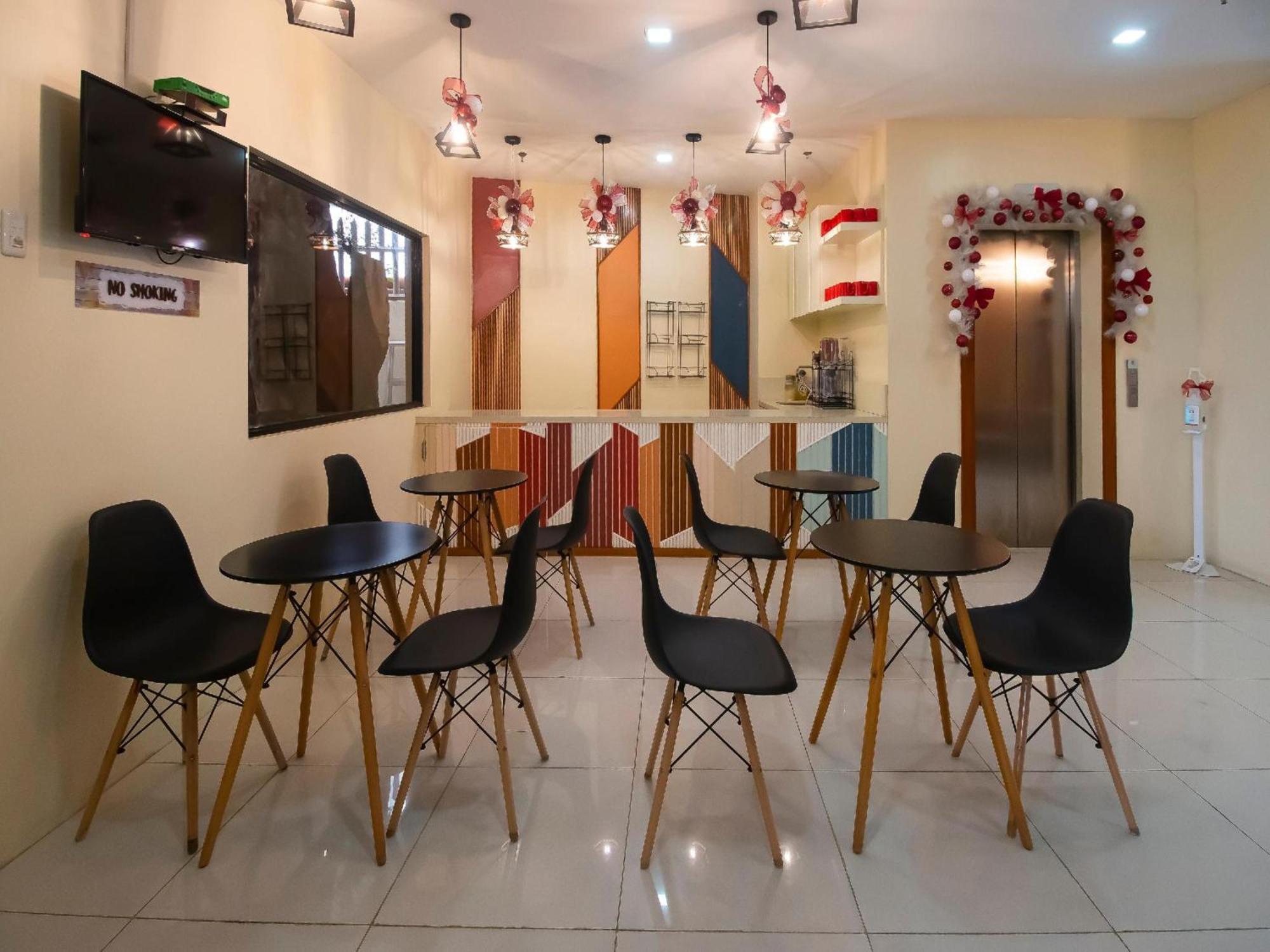 Super Oyo 832 The Teepee Place Hostel & Residence Inn Cebu Exterior photo
